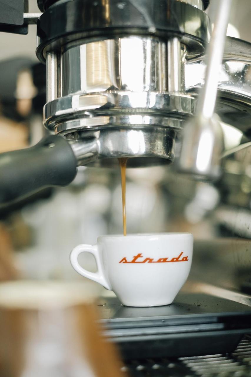 Aien Coffee & Hostel Chatan Esterno foto